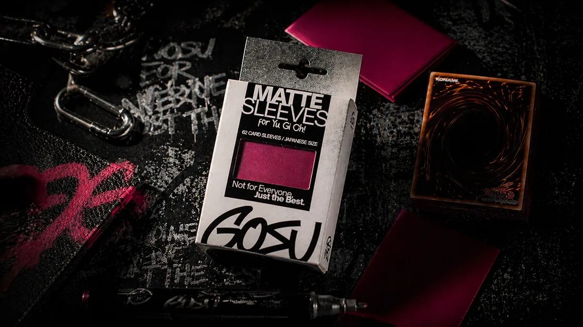 Caja de Matte Sleeves GOSU con cartas y accesorios