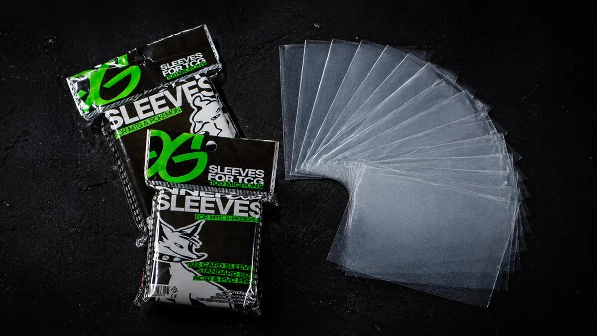 Sleeves GOSU para TCG con fundas transparentes en abanico